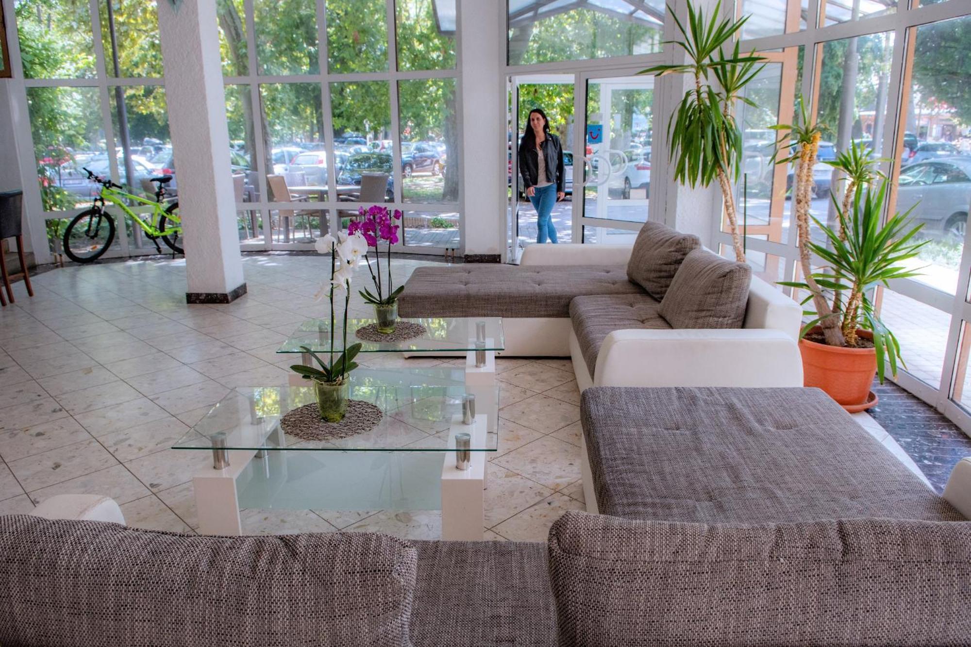 Ce Napfeny Hotel Siófok Exterior foto